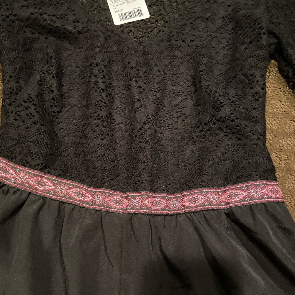 ***NEW*** Lace Romper - Picture 2 of 6